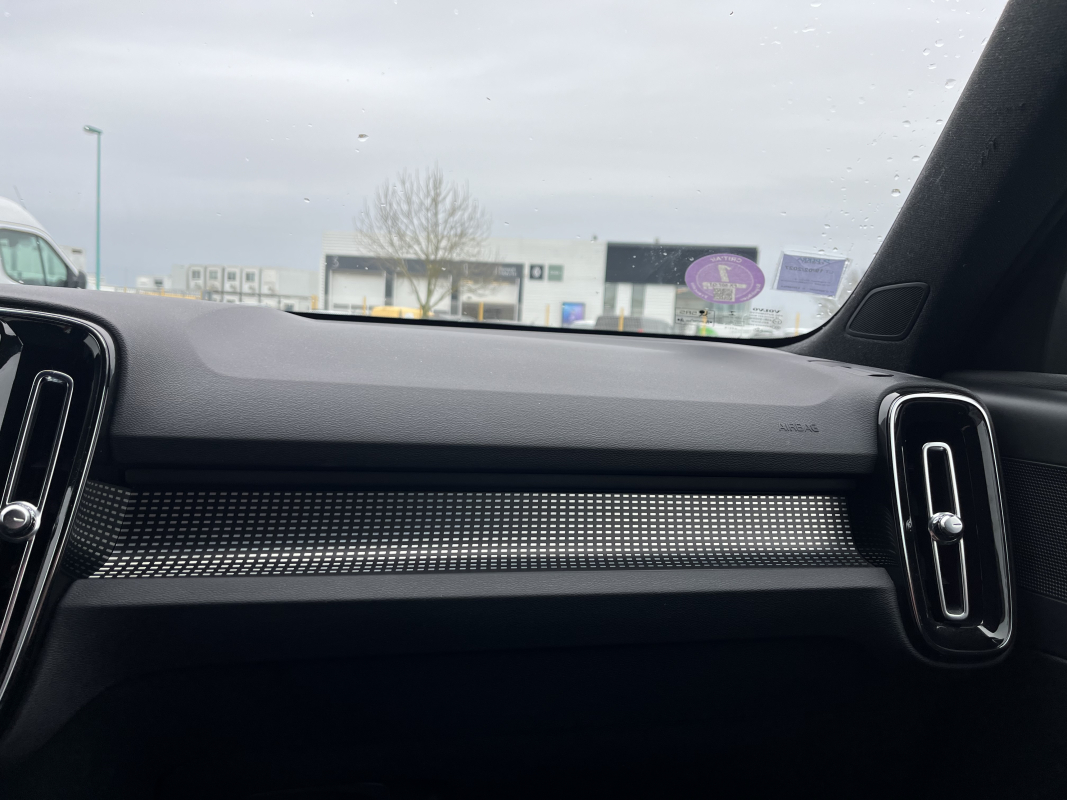 Volvo XC40 — 30