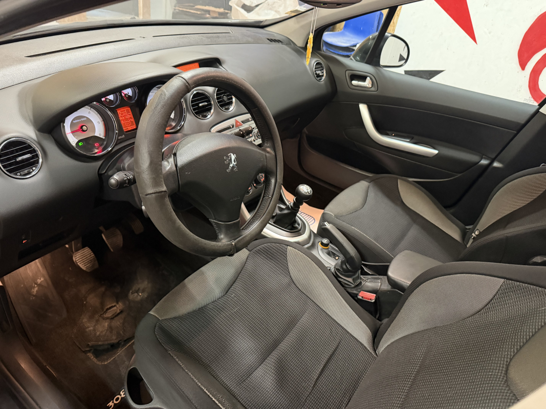 Peugeot 308 — 10
