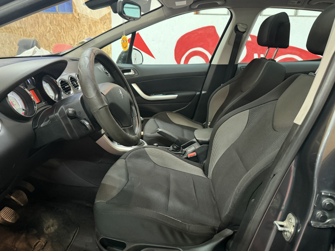 Peugeot 308 — 8