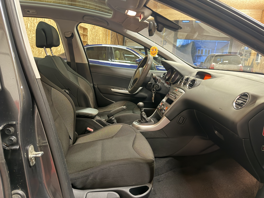 Peugeot 308 — 11