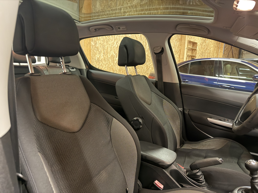 Peugeot 308 — 12