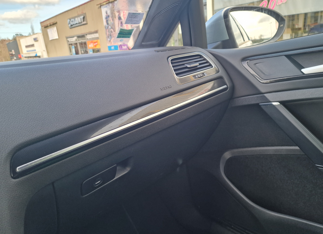 Volkswagen Golf — 33