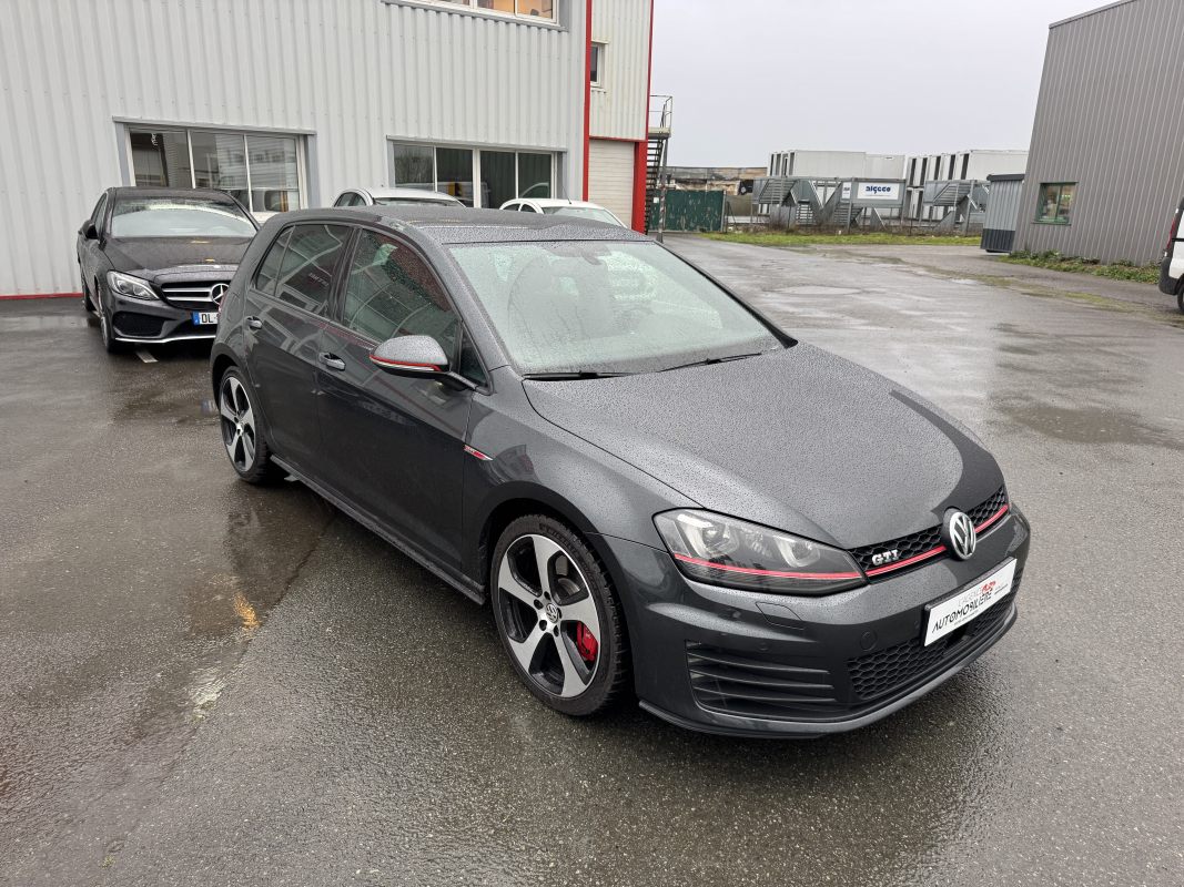 Volkswagen Golf — 3