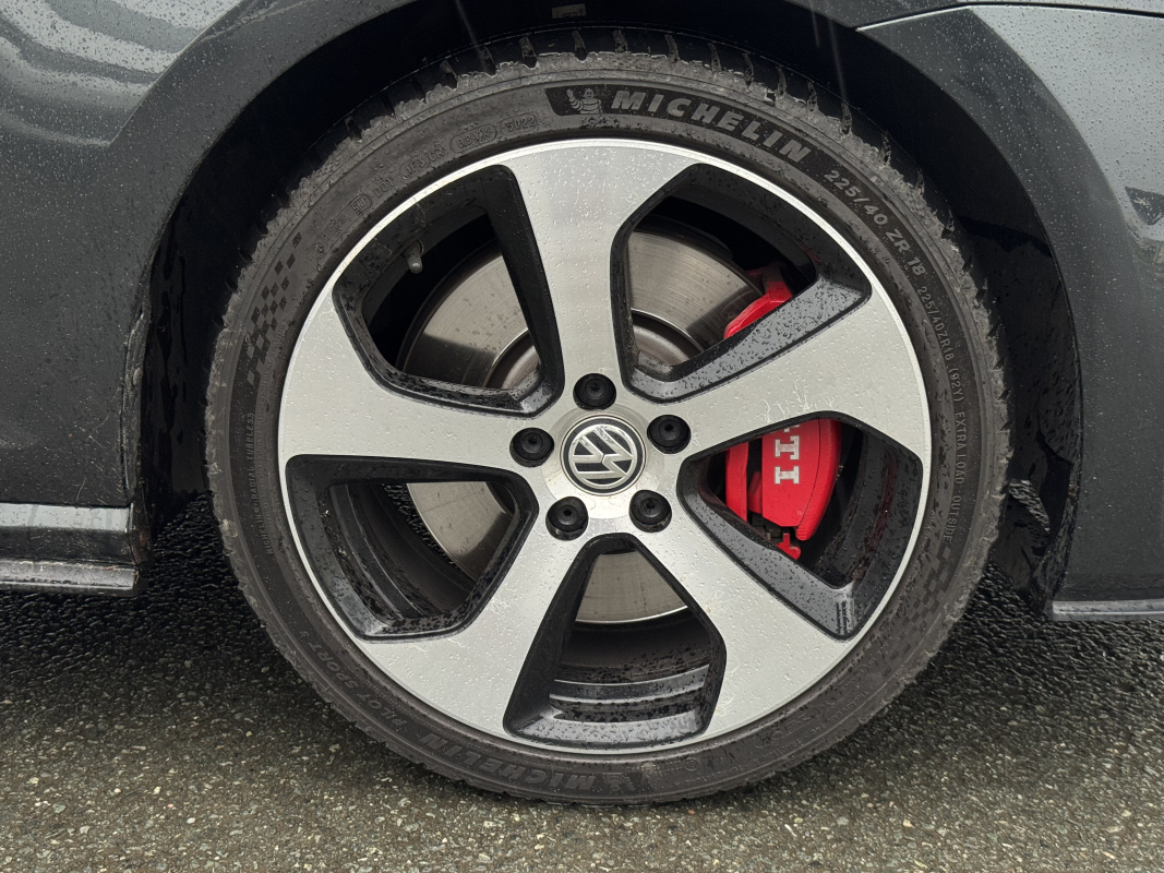 Volkswagen Golf — 33