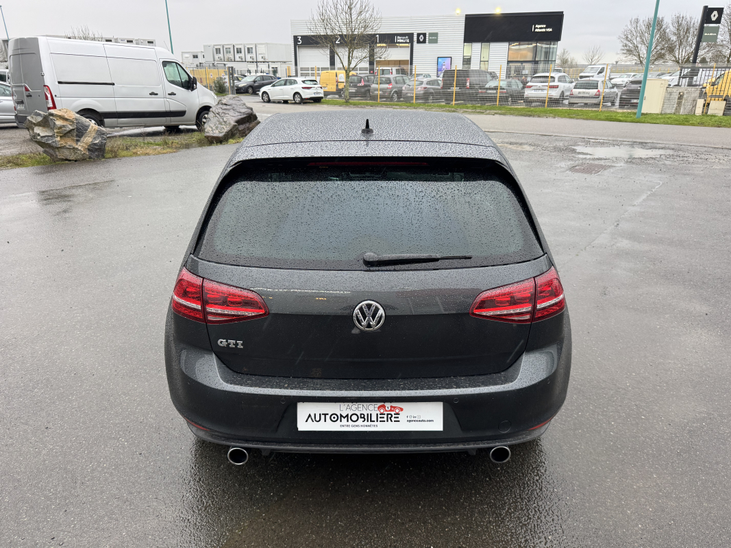 Volkswagen Golf — 6