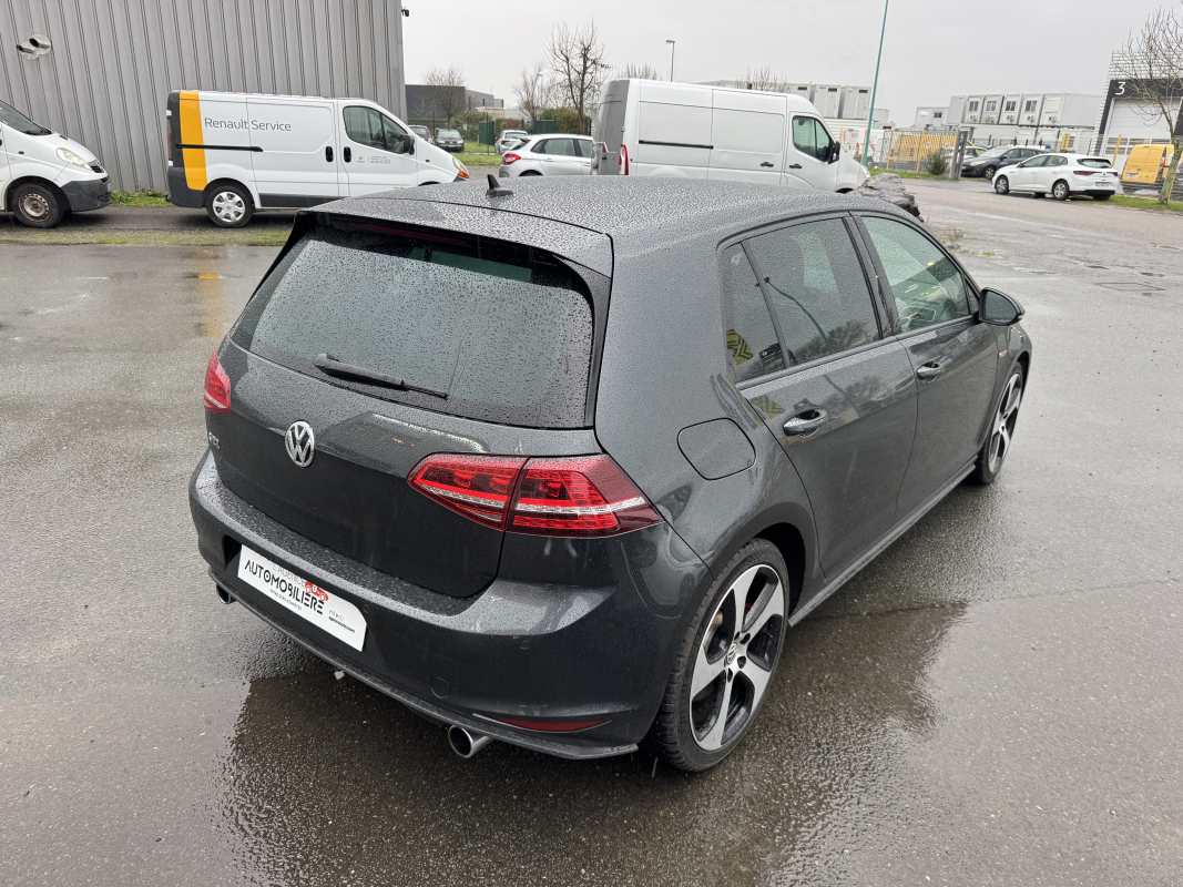 Volkswagen Golf — 5
