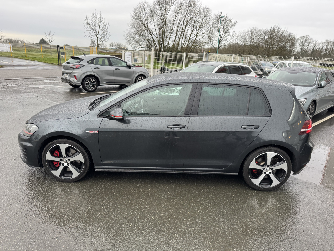 Volkswagen Golf — 9