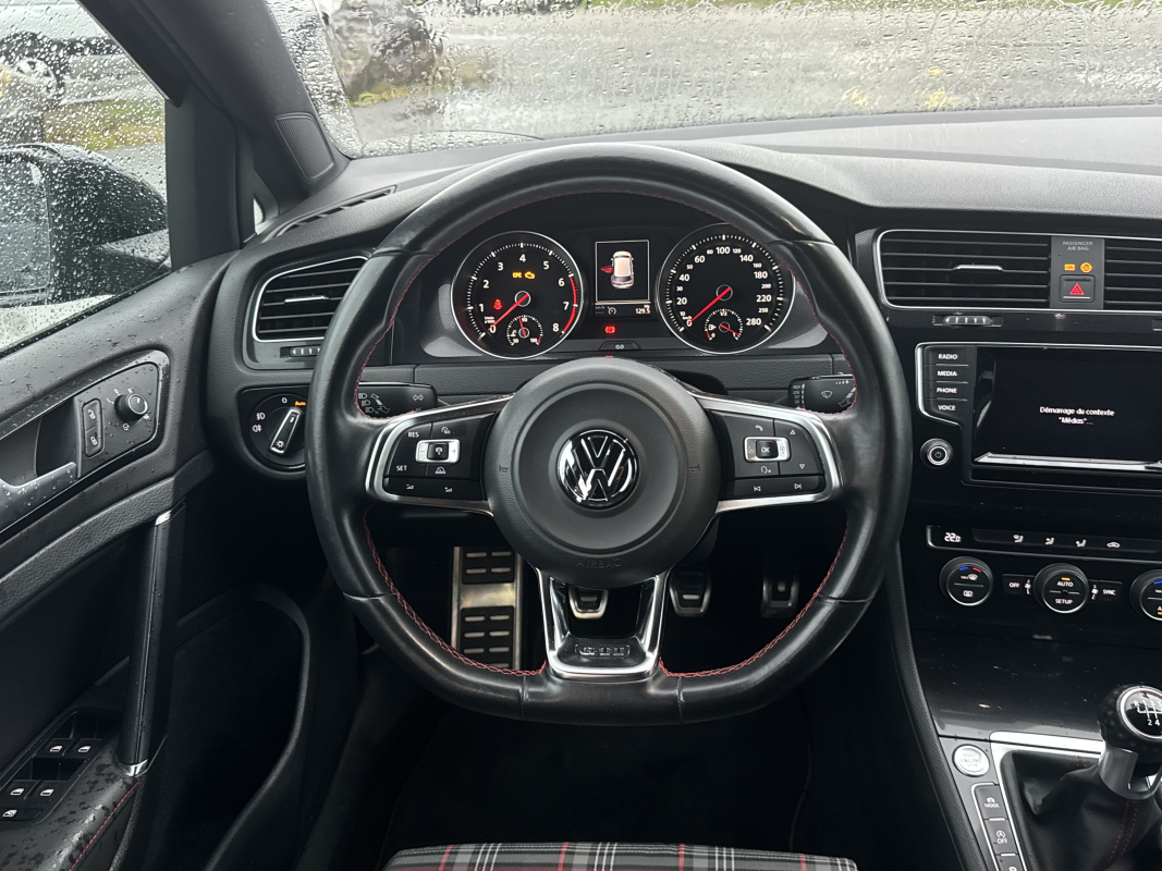 Volkswagen Golf — 17