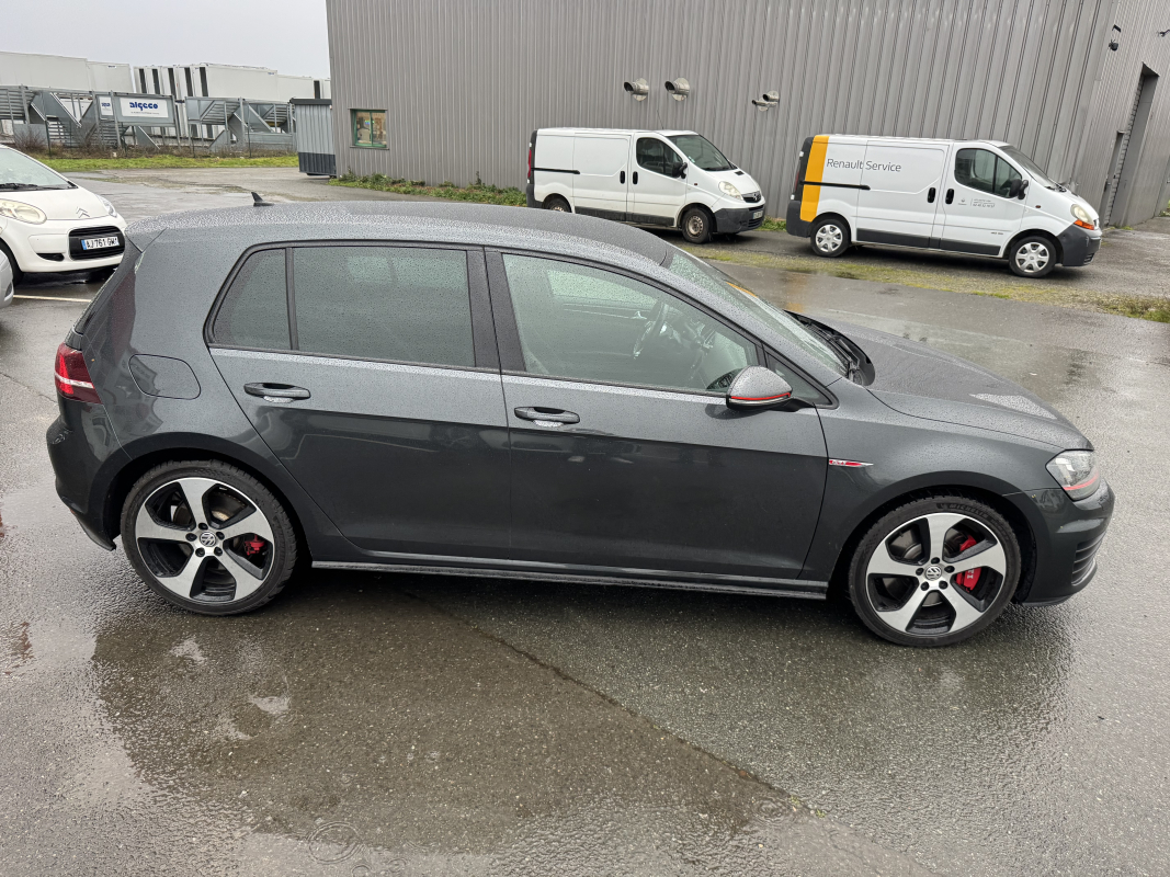Volkswagen Golf — 4