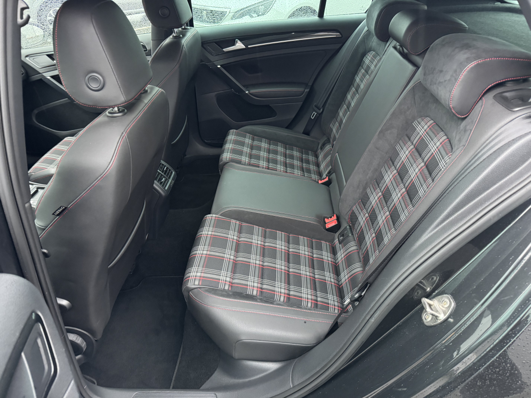 Volkswagen Golf — 27