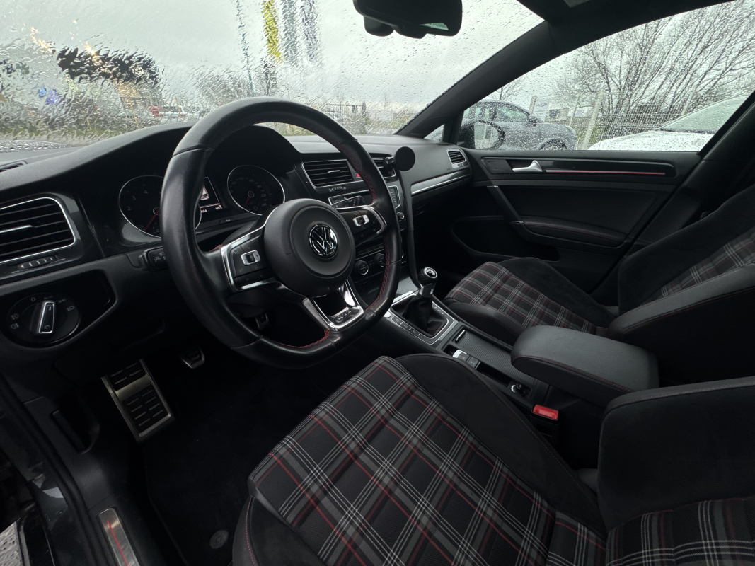 Volkswagen Golf — 14