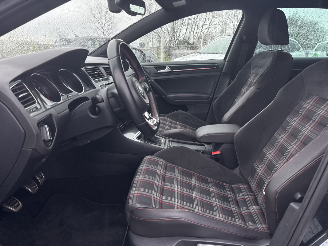 Volkswagen Golf — 15