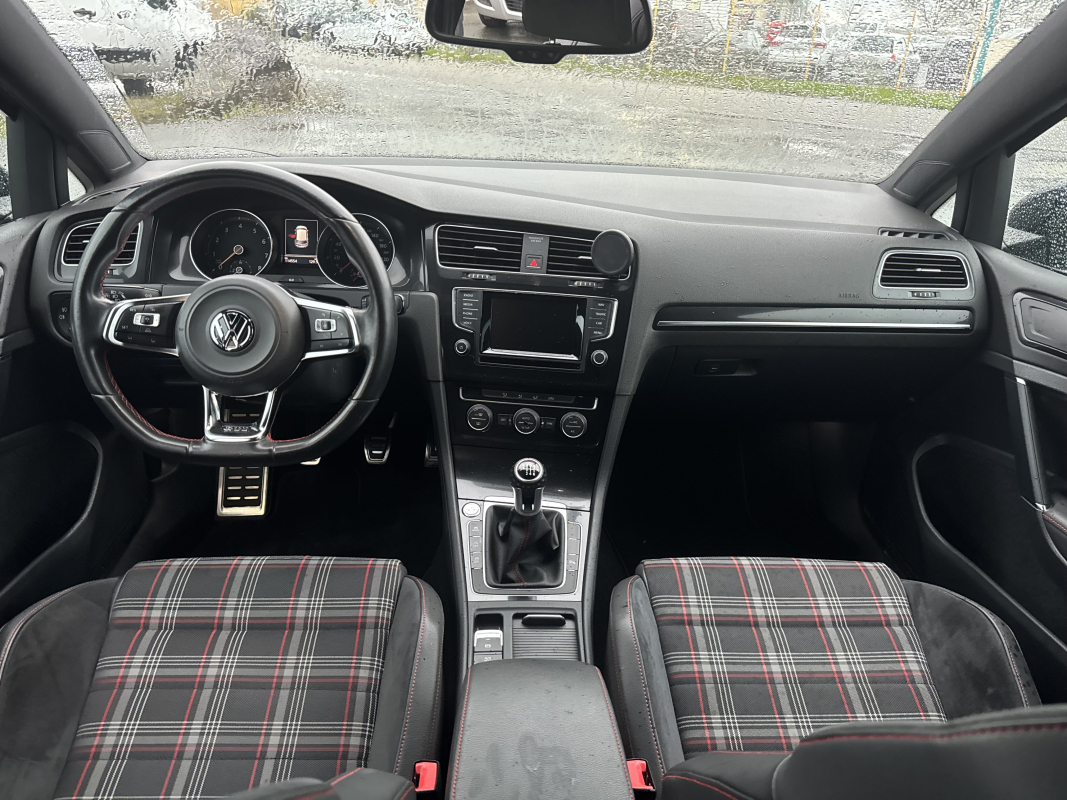 Volkswagen Golf — 16