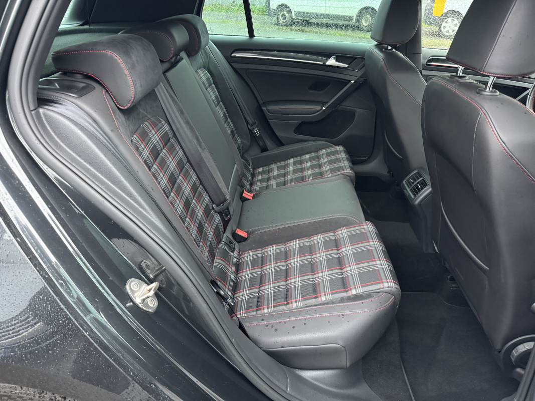 Volkswagen Golf — 29