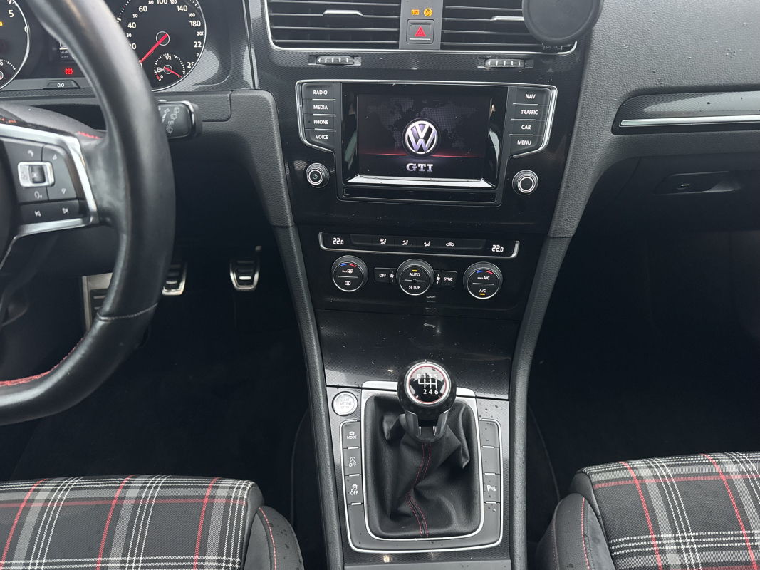 Volkswagen Golf — 18