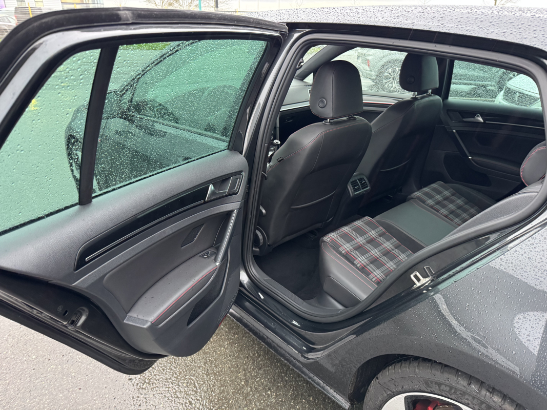 Volkswagen Golf — 26