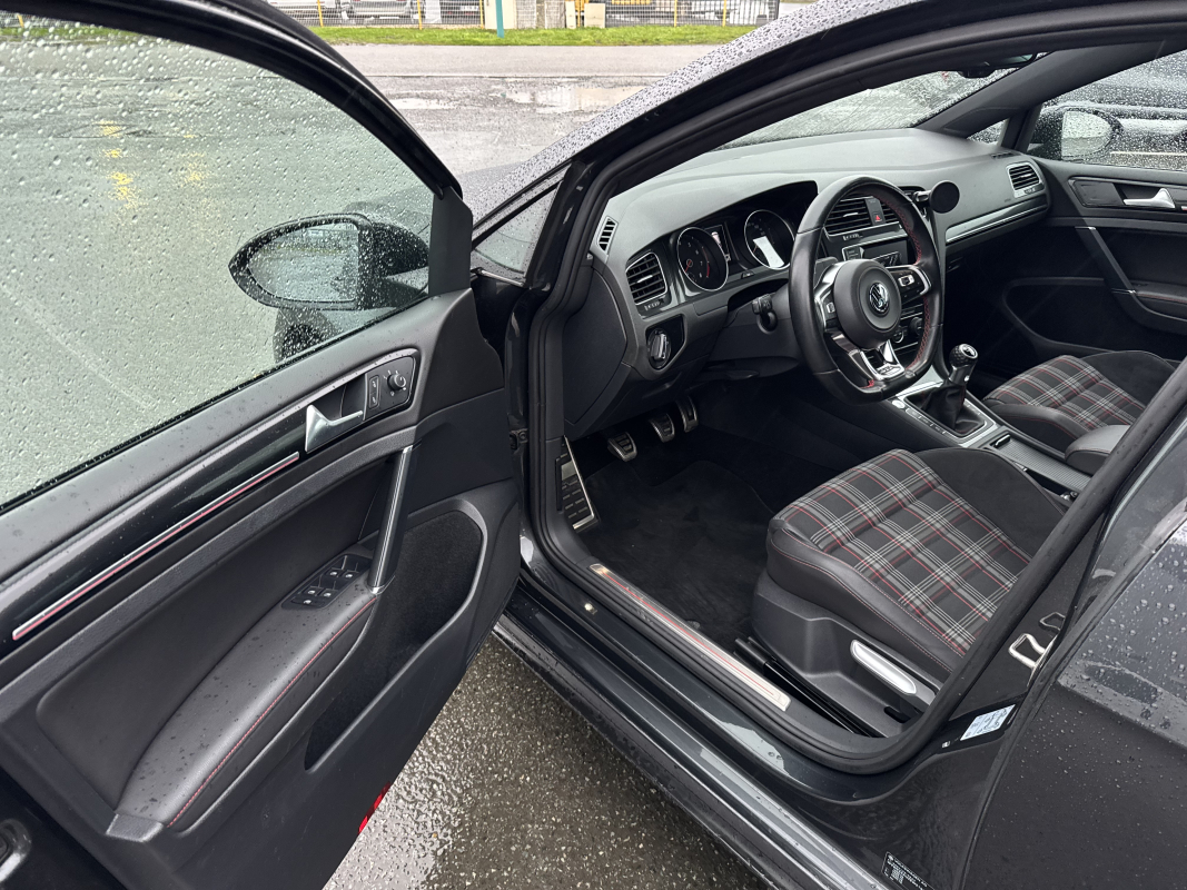 Volkswagen Golf — 12