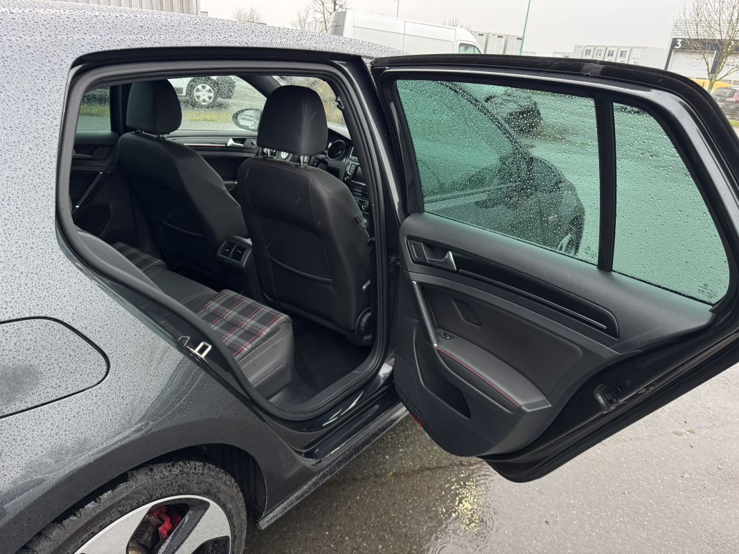 Volkswagen Golf — 28