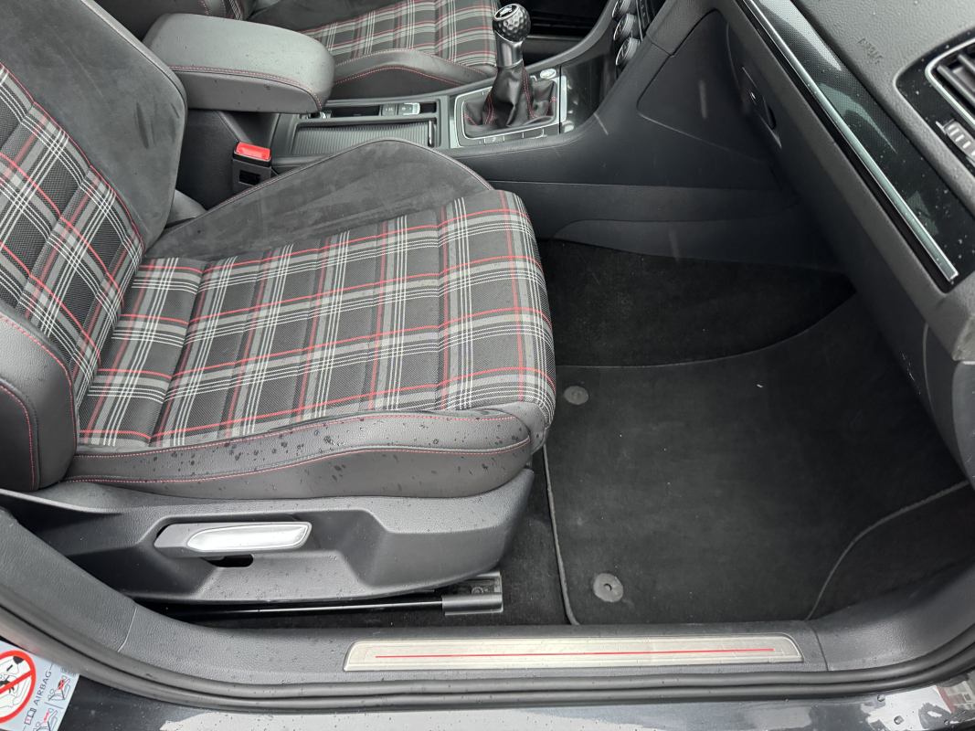 Volkswagen Golf — 25