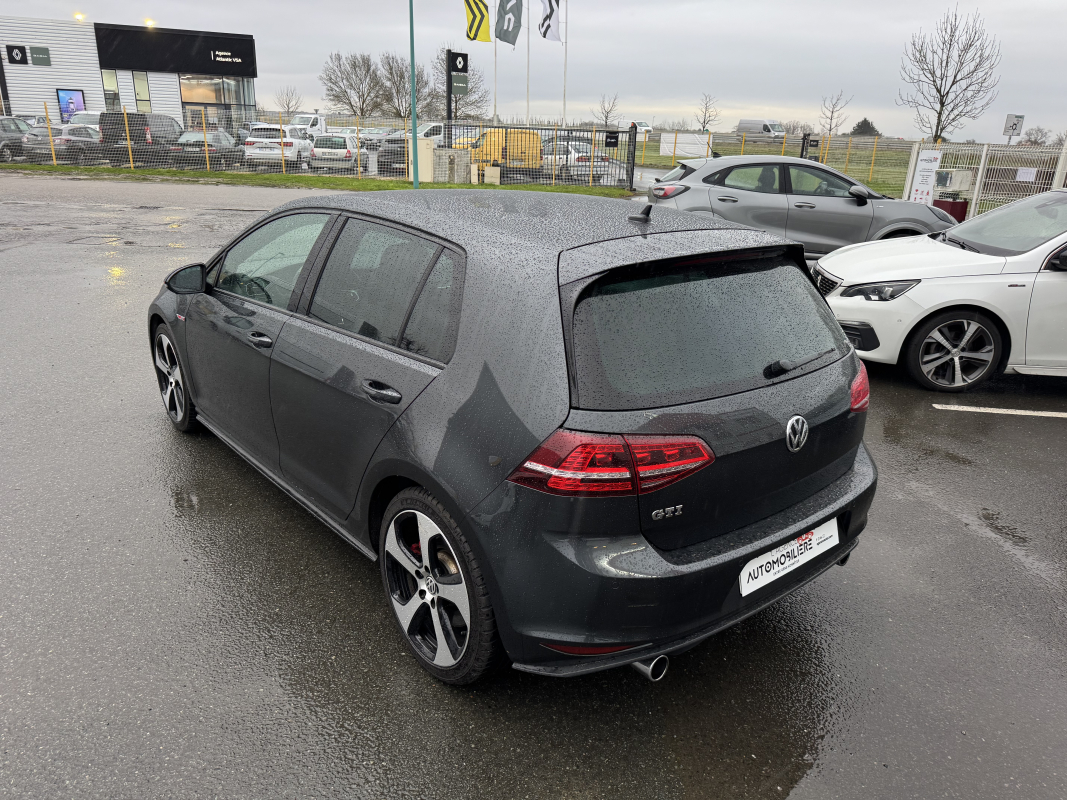 Volkswagen Golf — 8