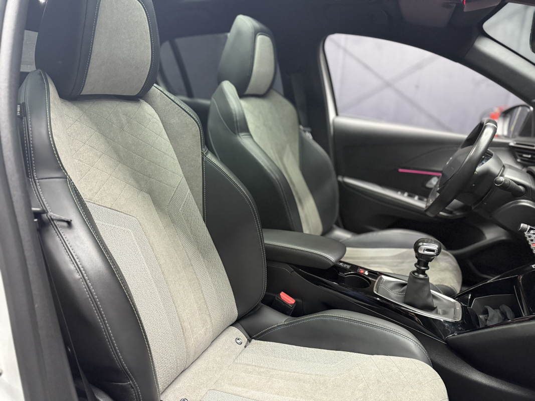 Peugeot 208 — 11