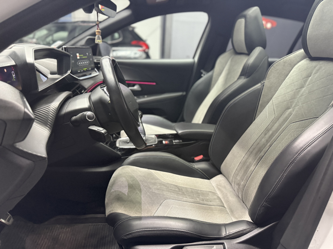 Peugeot 208 — 8