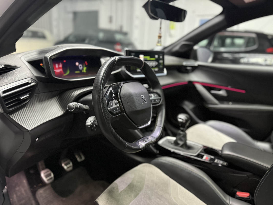 Peugeot 208 — 9