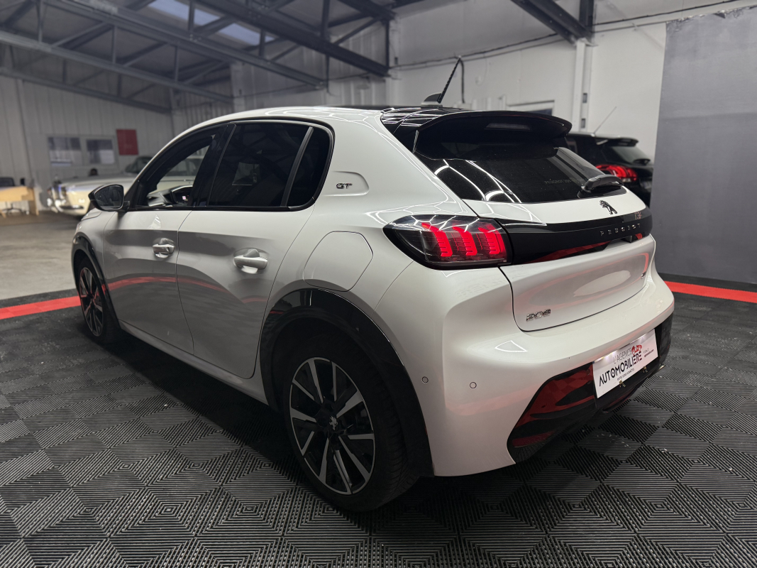 Peugeot 208 — 7