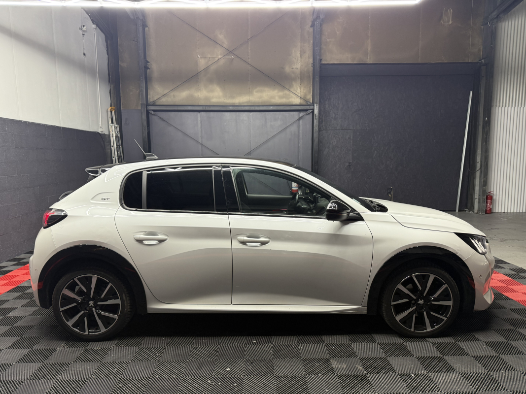 Peugeot 208 — 4