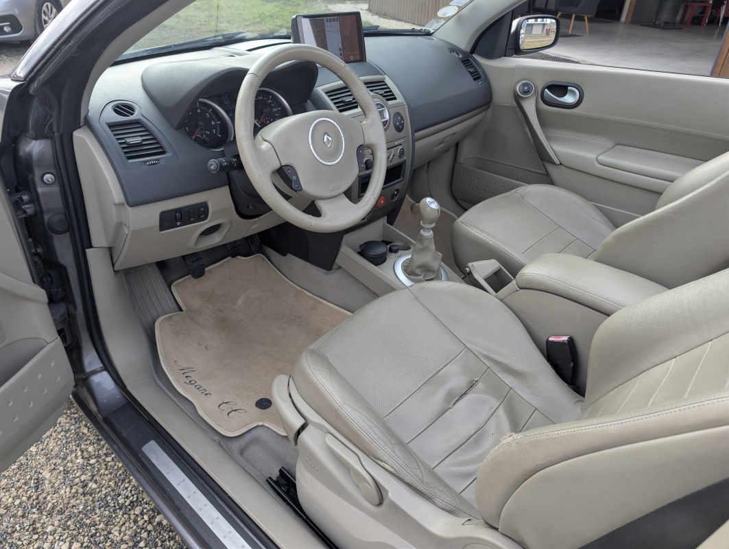 Renault Megane — 12