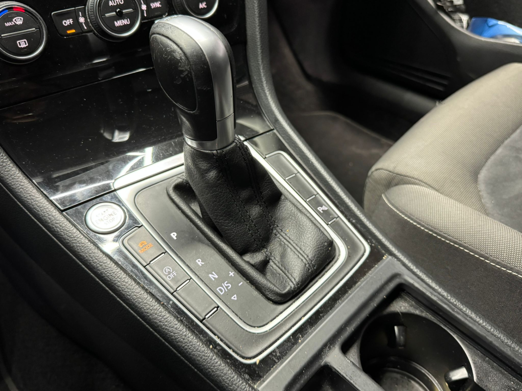 Volkswagen Golf — 21
