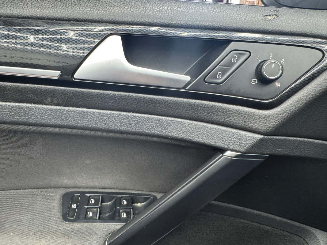 Volkswagen Golf — 27