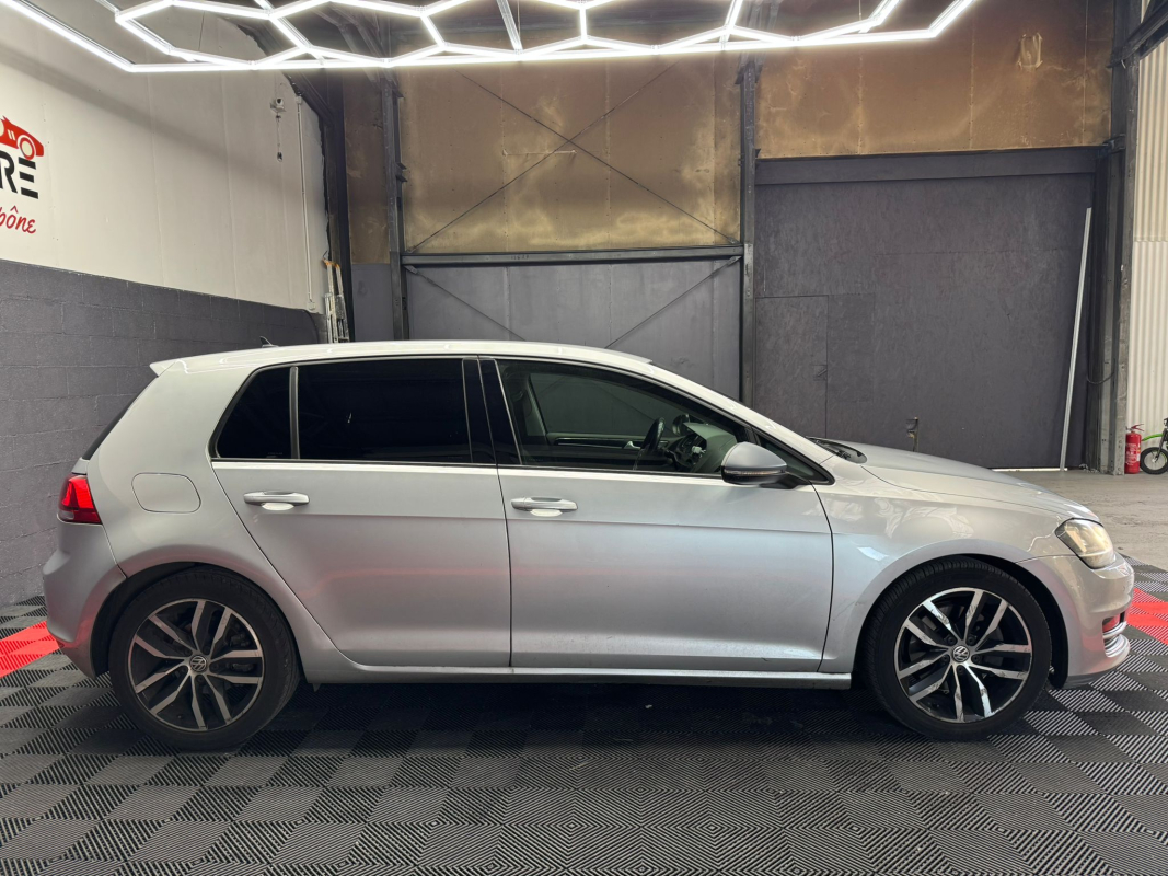 Volkswagen Golf — 5
