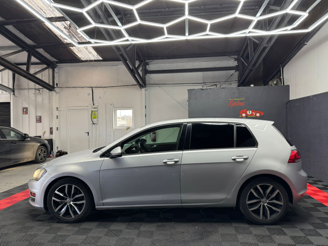 Volkswagen Golf — 6