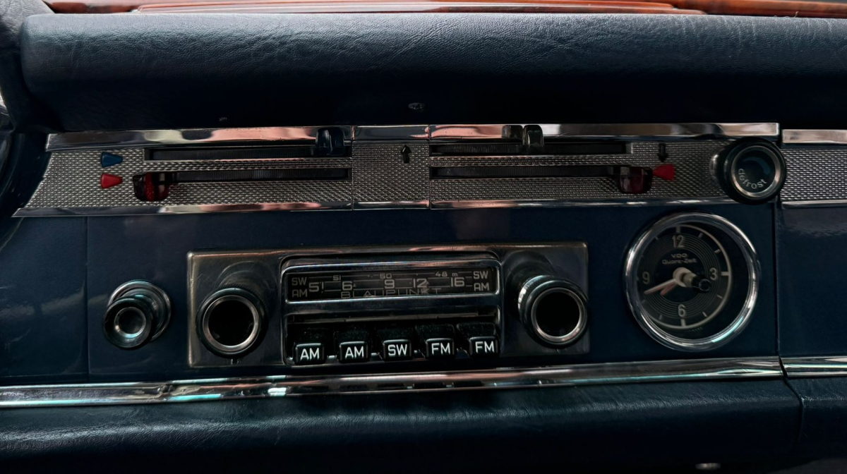 Mercedes 230 SL — 15