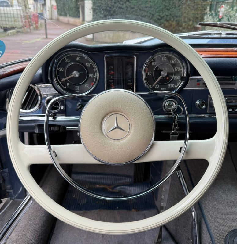 Mercedes 230 SL — 11
