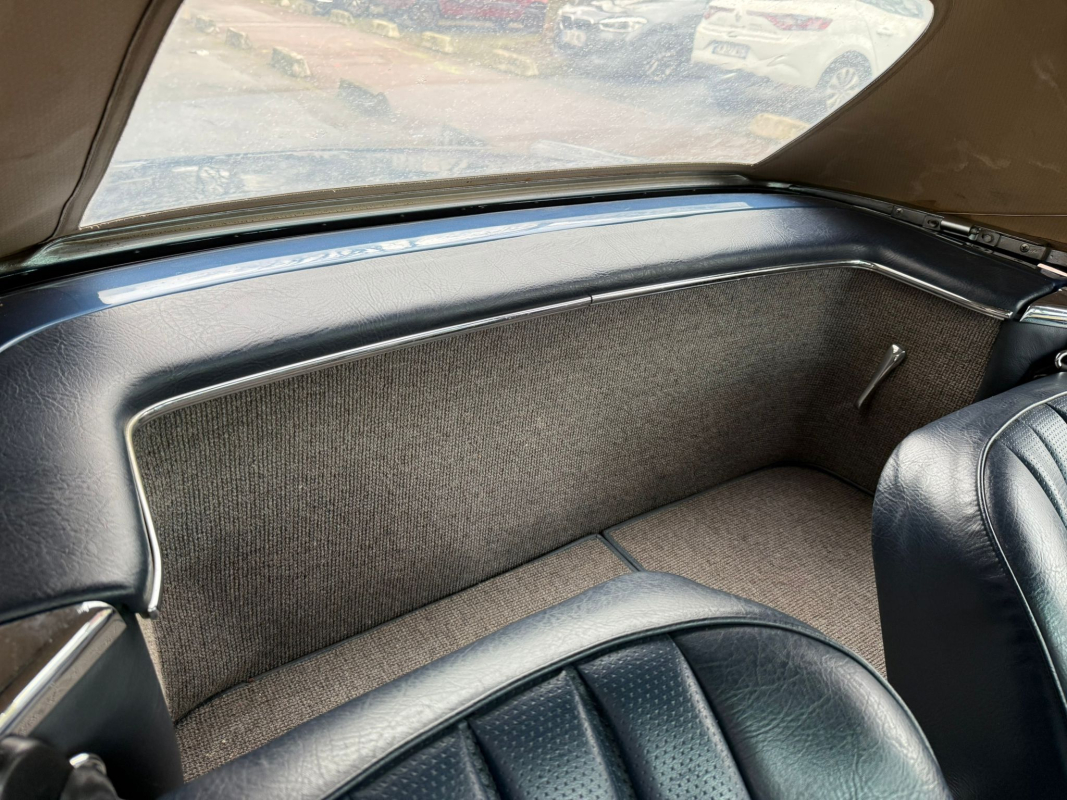 Mercedes 230 SL — 19