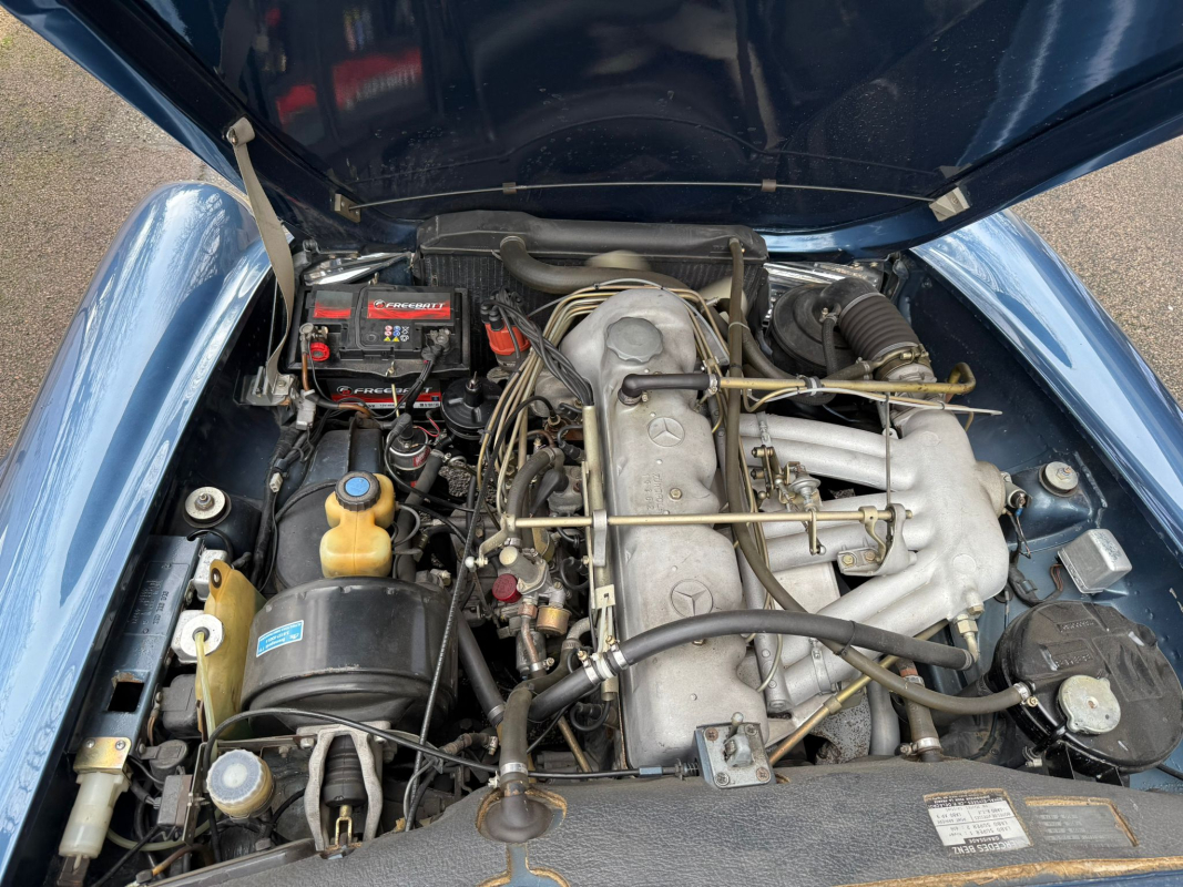 Mercedes 230 SL — 17