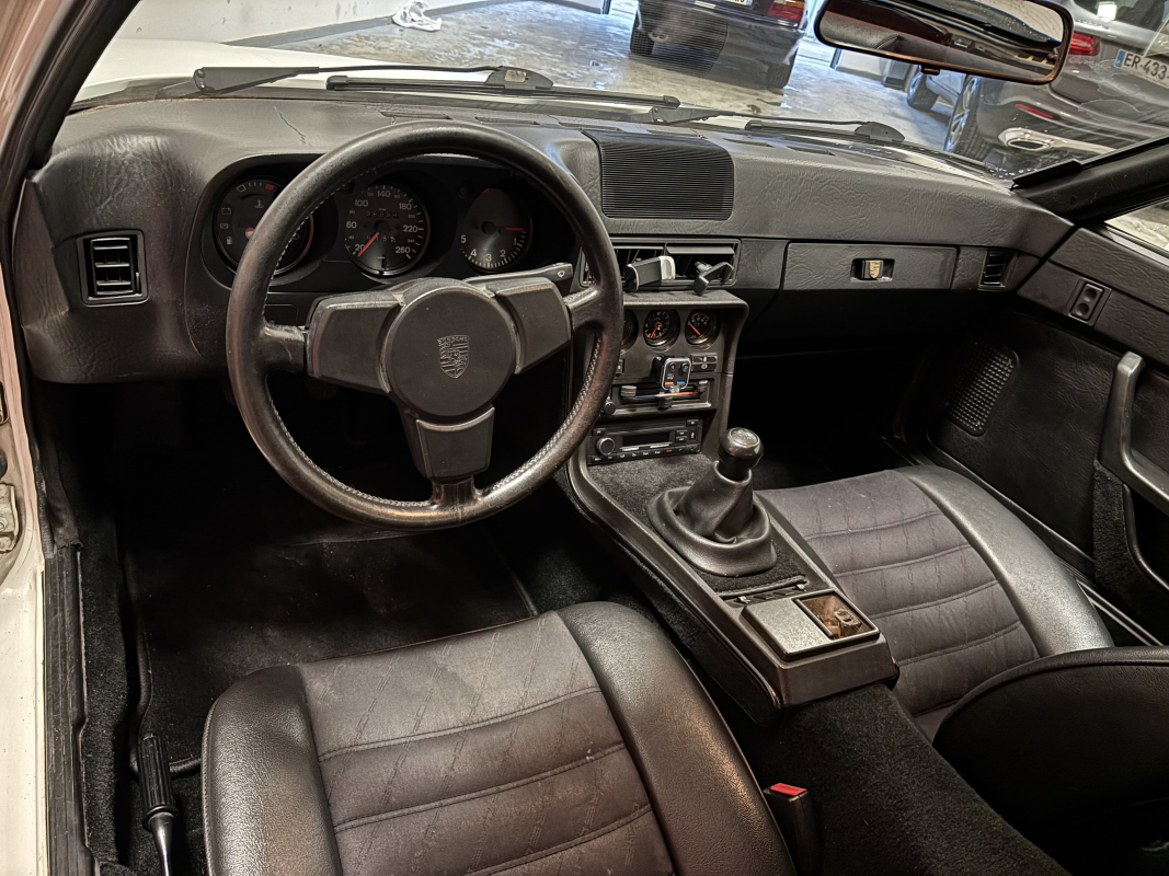 Porsche 924 — 12