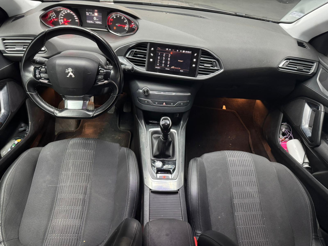 Peugeot 308 — 10