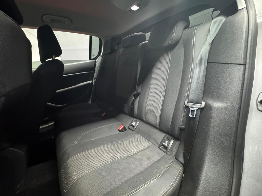 Peugeot 308 — 7