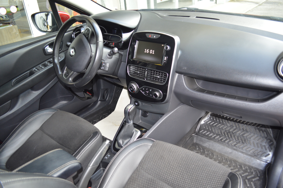 Renault Clio Estate — 14