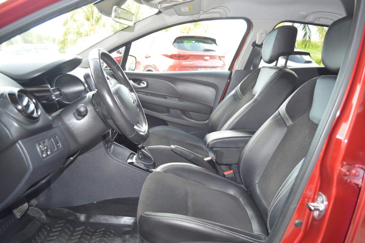 Renault Clio Estate — 17