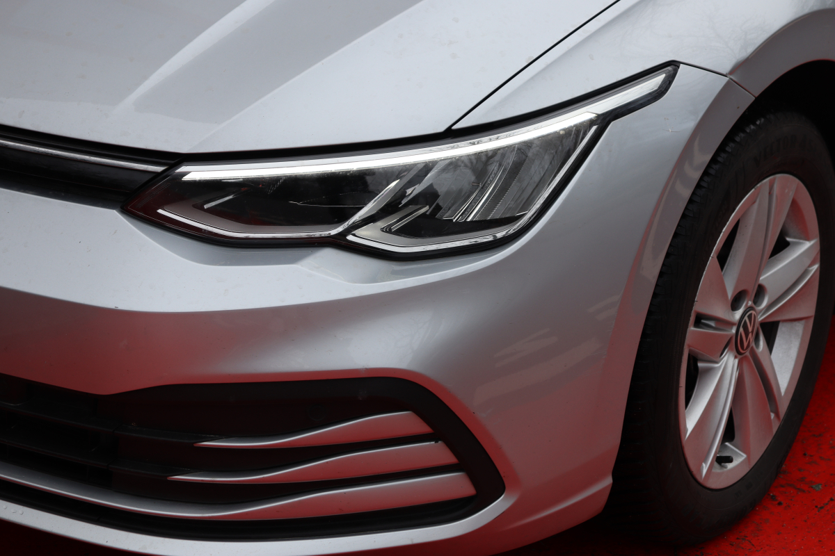 Volkswagen Golf — 32