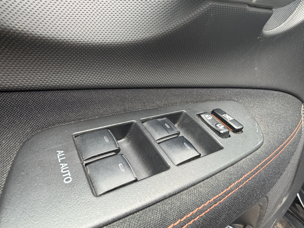 Toyota Auris — 12