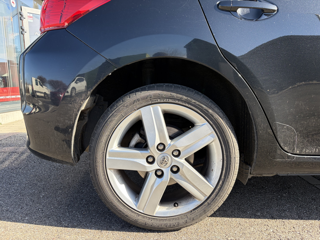 Toyota Auris — 25