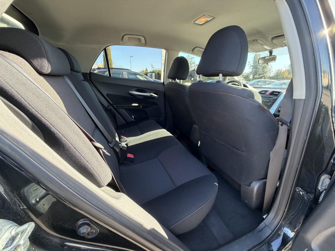 Toyota Auris — 13