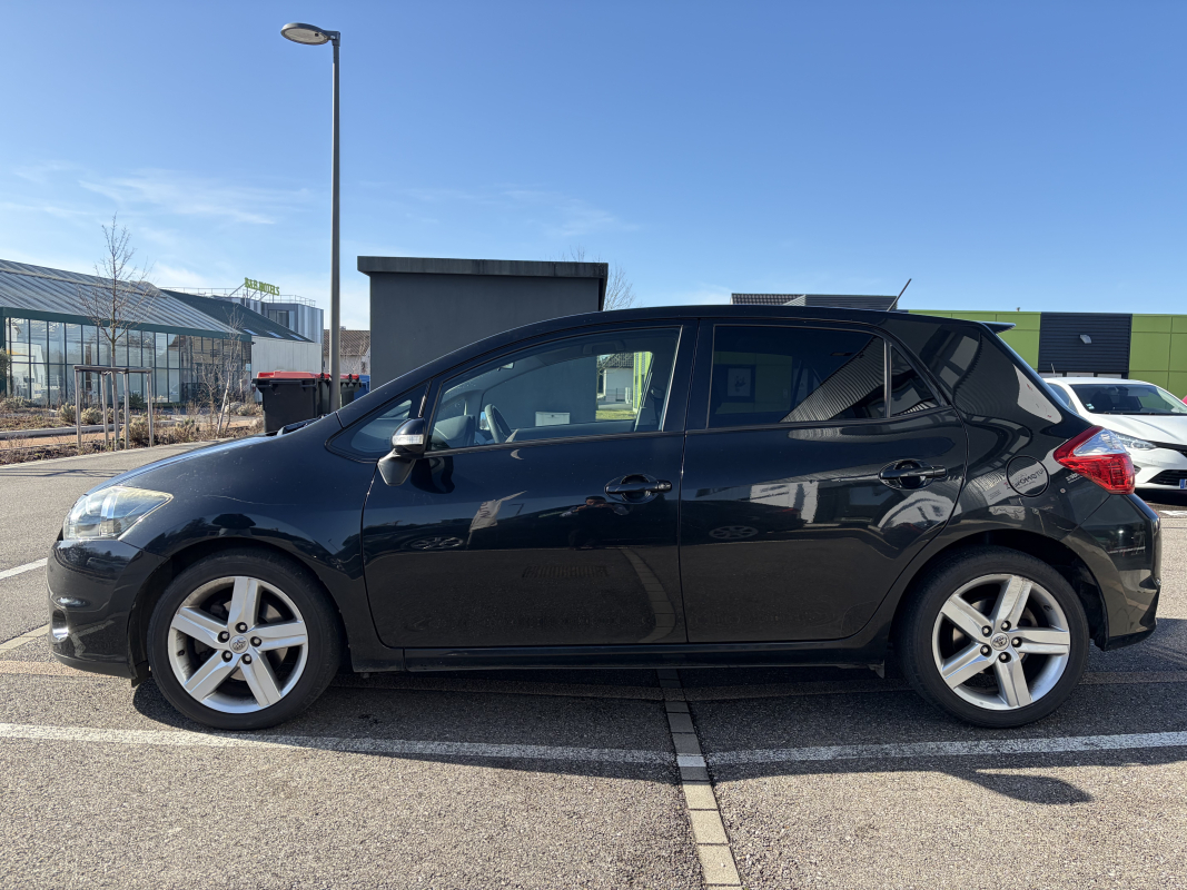 Toyota Auris — 29