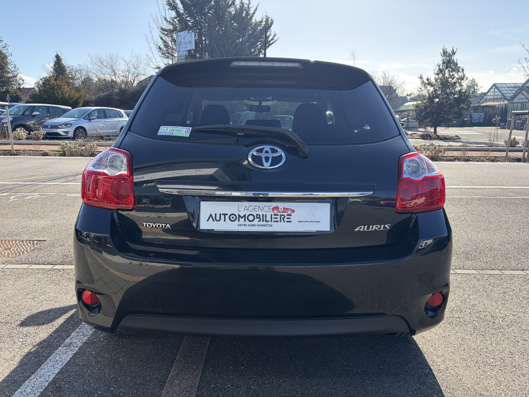 Toyota Auris — 3