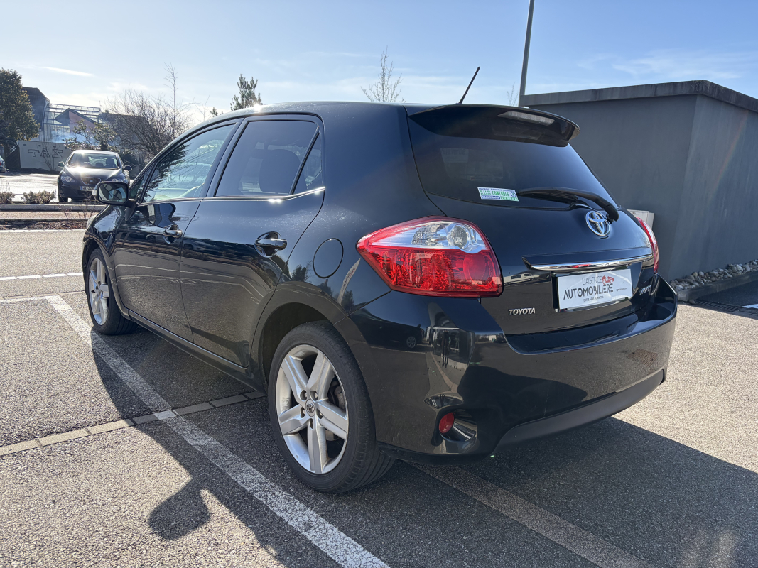 Toyota Auris — 4